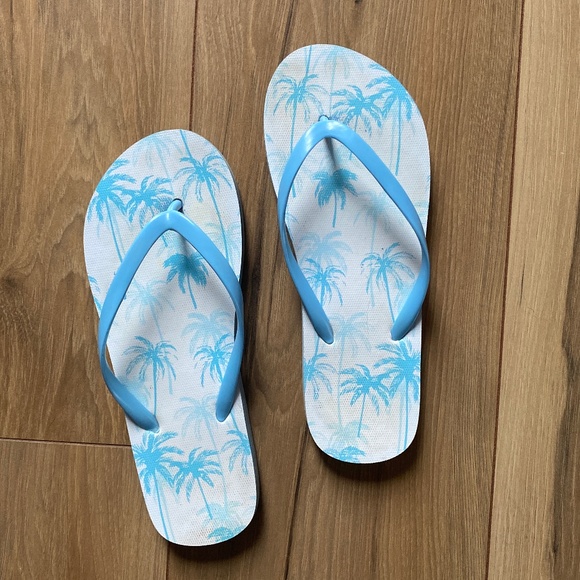 Palm Tree Flip Flops - Picture 1 of 3